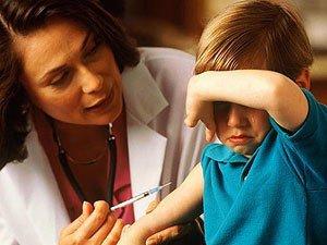 Ребенок с врачом