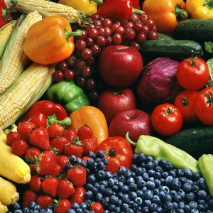 много овощей и фруктов